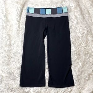 LuluLemon Blue Black Capri Cropped Wide Leg Athletic Yoga Leggings Size 6